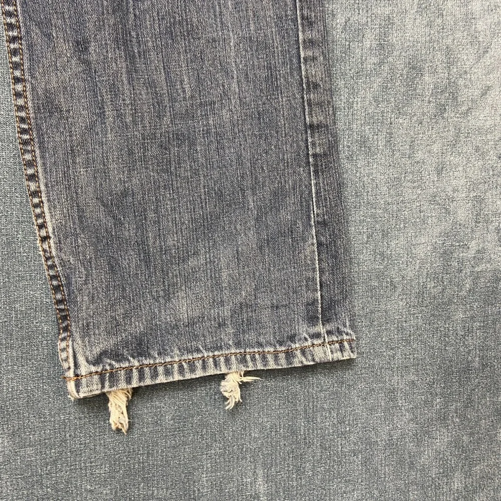 Vintage Lee Jeans Mens 34x31 Blue Denim Everyday Wear Travel Slim Fit Distressed